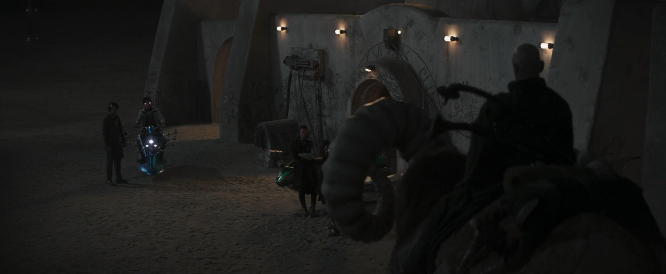 Set extension lighting